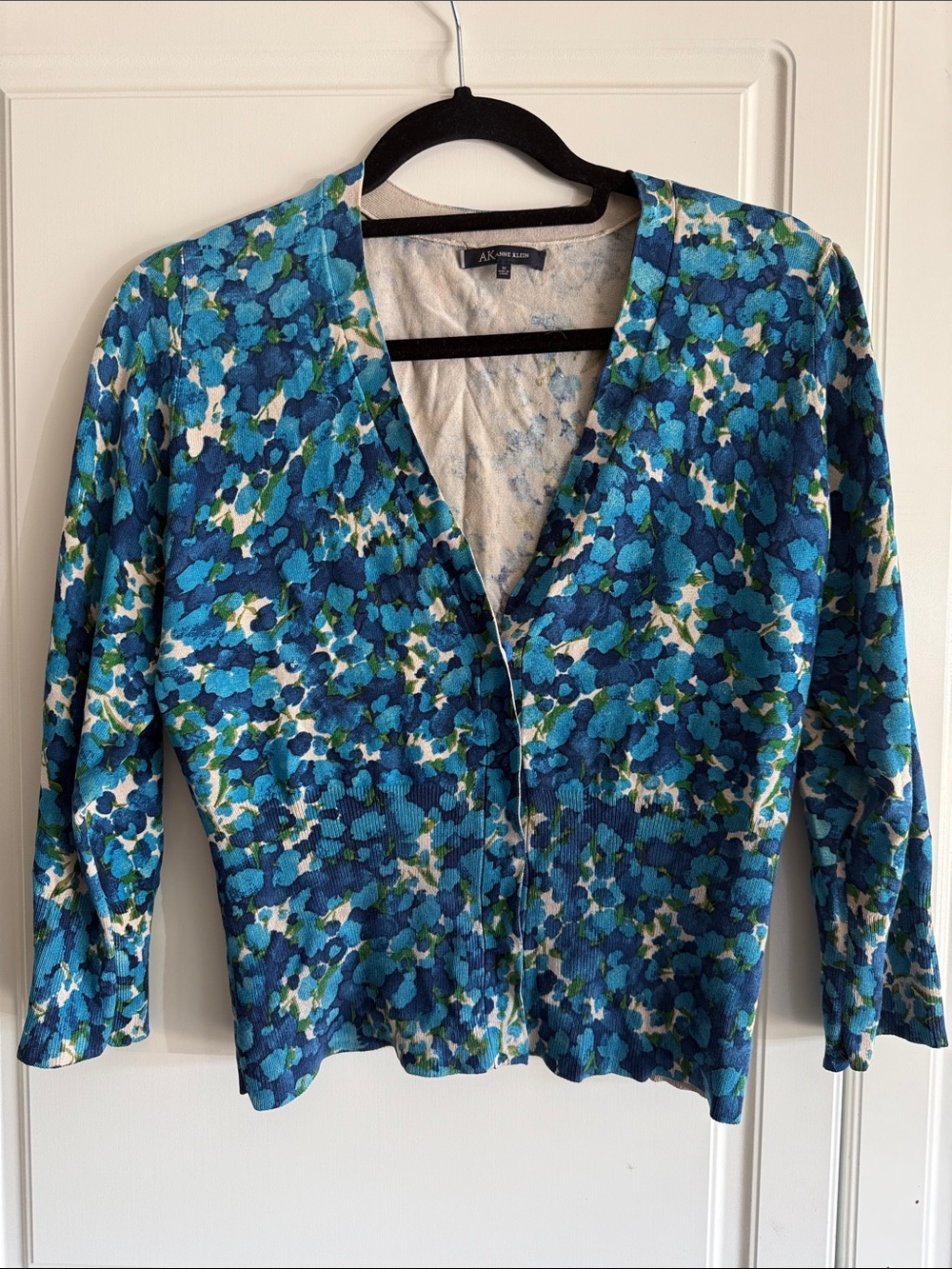 AK Anne Klein Cream Top with Blue Print